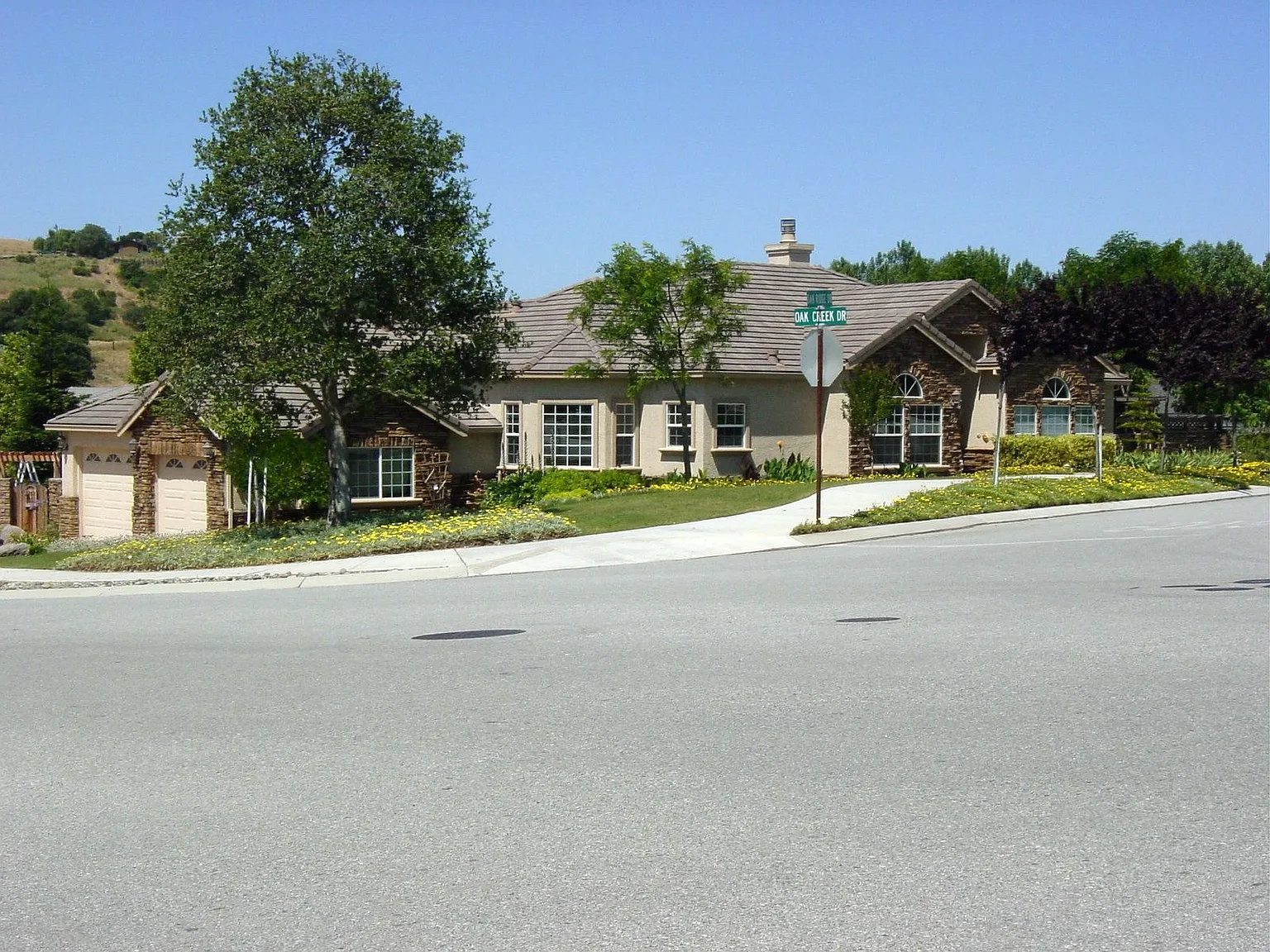 820 Oak Ridge Dr photo 1