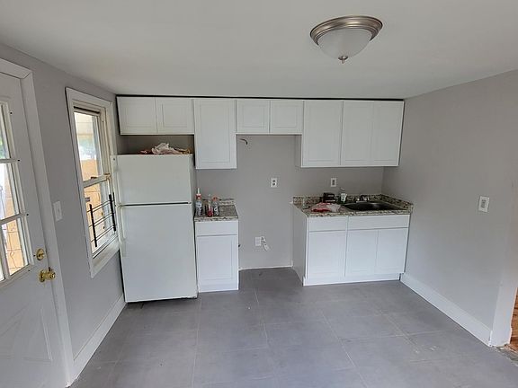 4th image of 457 S Logan Ave