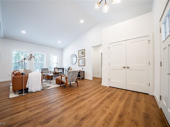 3rd image of 4738 Derbyshire Dr