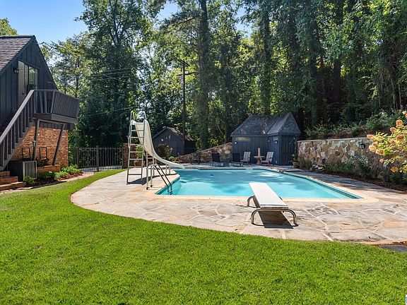 4th image of 704 Paden Dr