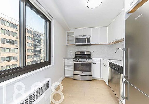 5th image of 135 W 96th St APT 11H