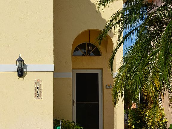 2nd image of 1062 SE 6th Ct