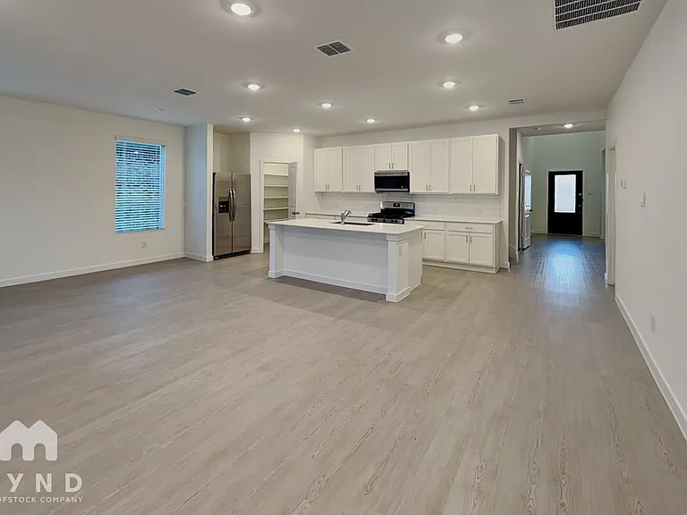 1746 Milton Dr — Photo 4