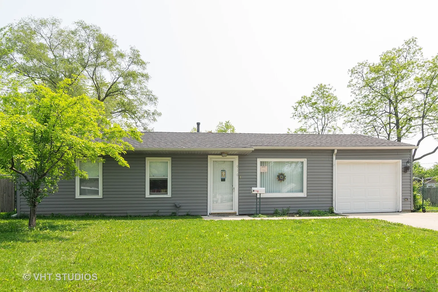 916 S Park Blvd photo 1