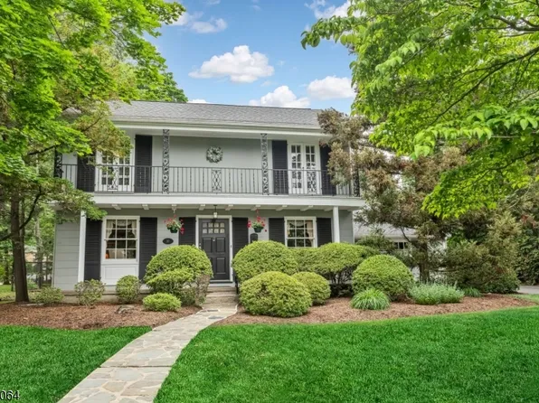 37 Van Dyke Dr, Hohokus Boro, NJ 07423