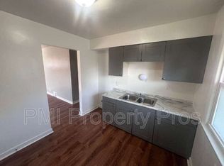 5650 N 61st St, Milwaukee, WI 53218