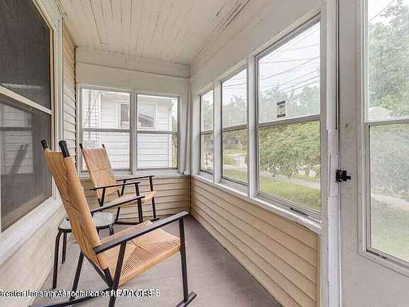 2nd image of 327 N Magnolia Ave
