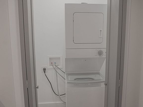 4th image of 901 N Wood Ave APT 2