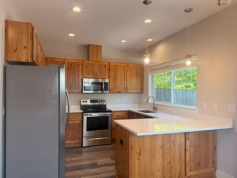 5711-5713 Honey Bee St S — Photo 8
