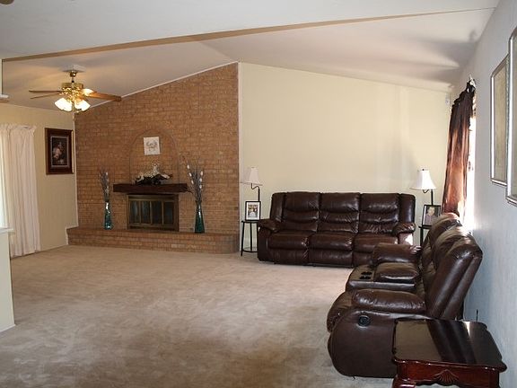 4th image of 106 Mimosa St