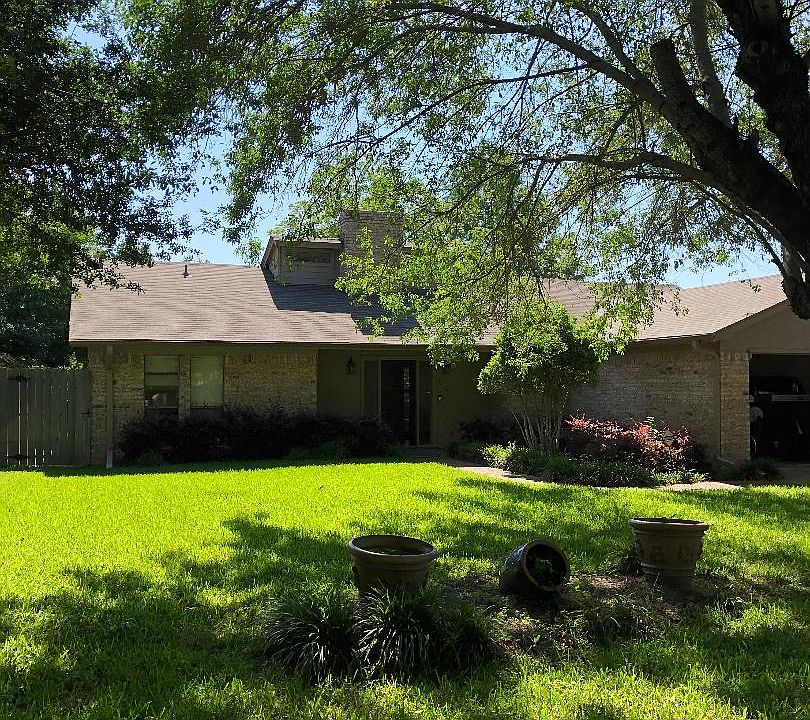 1st image of 3725 Devonaire Dr #1