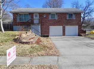 1319 S McHenry St, Independence, MO 64057