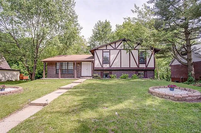 216 Bobbie Dr photo 1