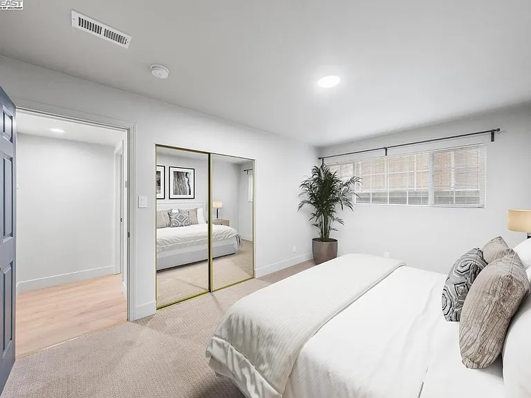3028 Colby St #D — Photo 11