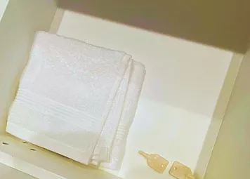 Cloth towels available for drying and cleaning.