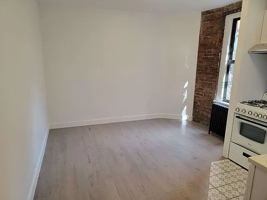 Rented by Downtown Mgt & Realty LLC | media 11