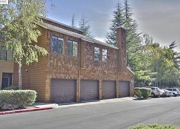 2nd image of 445 Pine Ridge Dr