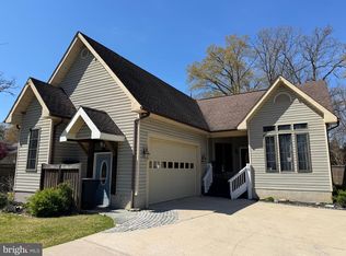 18 Fallon Dr, Pasadena, MD 21122