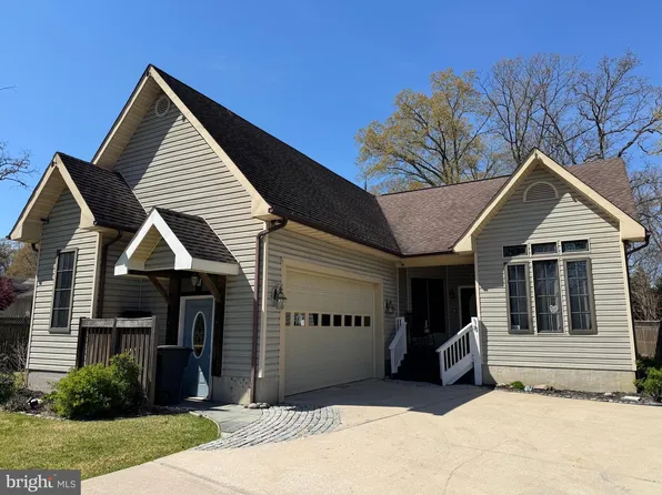 18 Fallon Dr, Pasadena, MD 21122