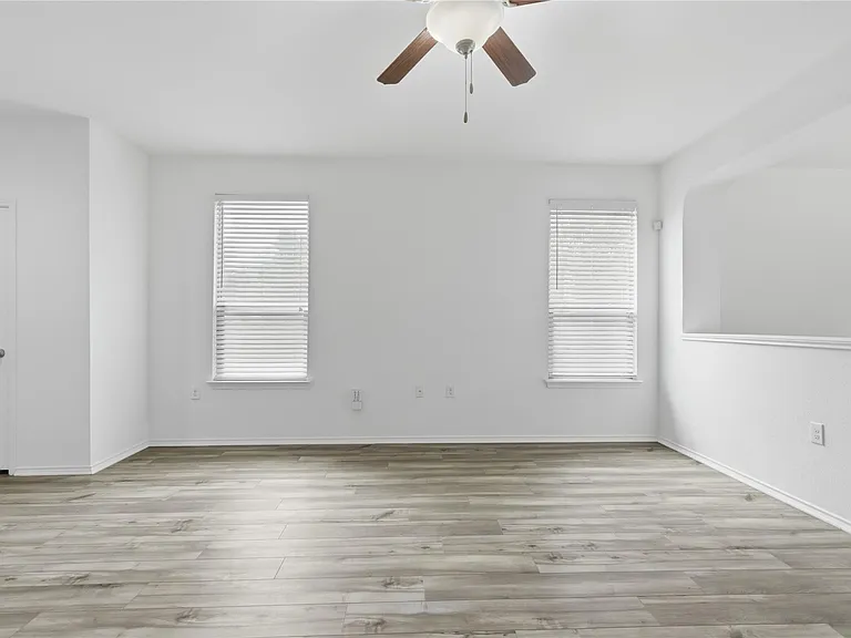 11200 Drumellan St — Photo 14