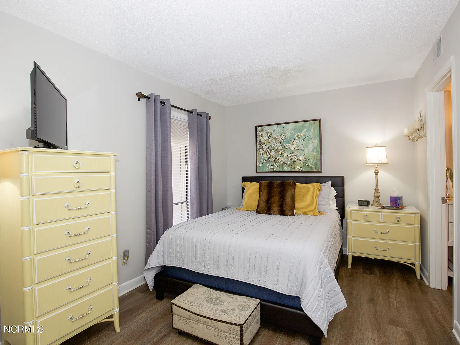 2 bed, 1.0 bath, 600 sqft, $3,000 — Photo 3
