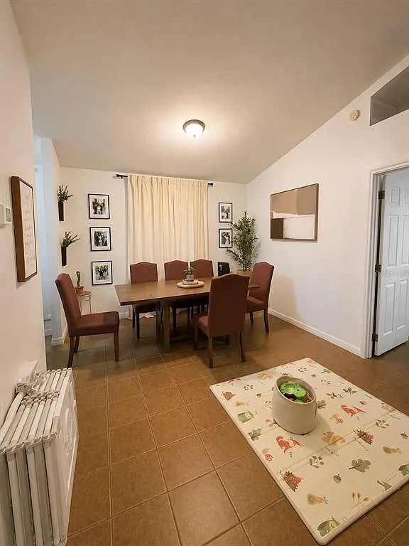 4 bed, 2.0 bath, 1844 sqft, $2,300 — Photo 4