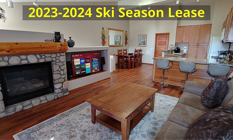 Family Room (Upstairs)