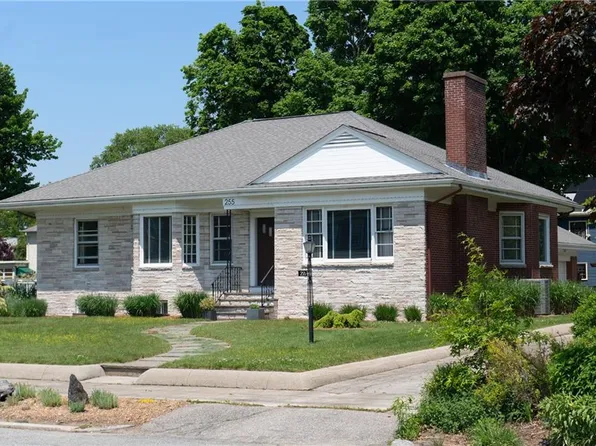 255 Norwood Ave, Cranston, RI 02905