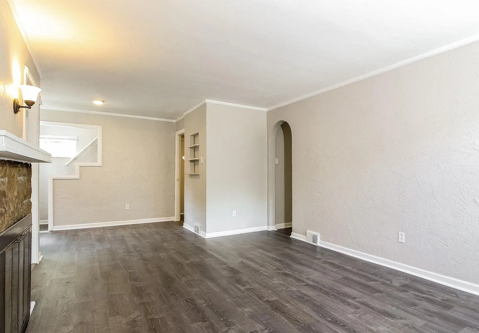 3 bed, 2.0 bath, 1271 sqft, $1,925 — Photo 2