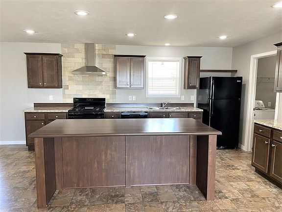 3rd image of 58341 Brookside Dr
