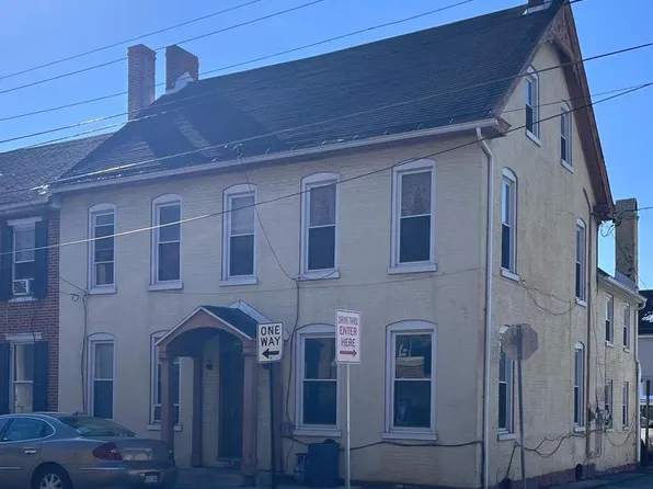 248 E Queen St, Chambersburg, PA 17201