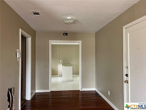 3rd image of 706 W Dean Ave