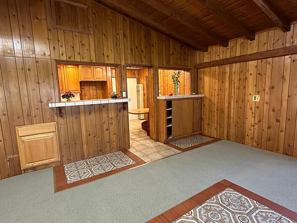 Bar counter and room for dining table
