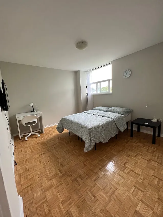 Premium Deluxe - Wellesley St E & Parliament St — Photo 1