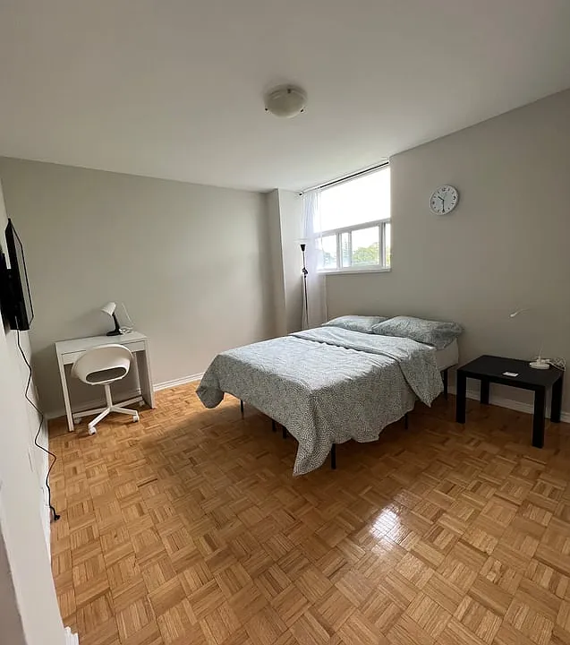 280 Wellesley St E #418C