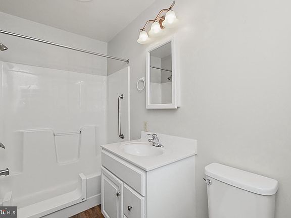 3rd image of 2461 E High St #Cre