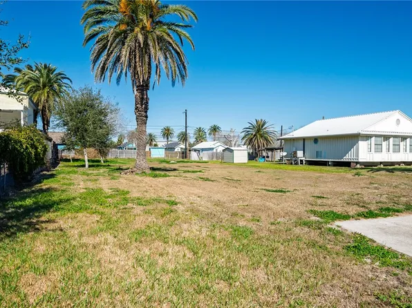 1144 S Arch St, Aransas Pass, TX 78336