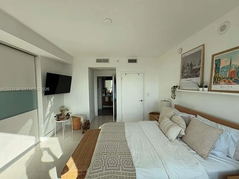 90 SW 3rd St #2106 — Photo 10