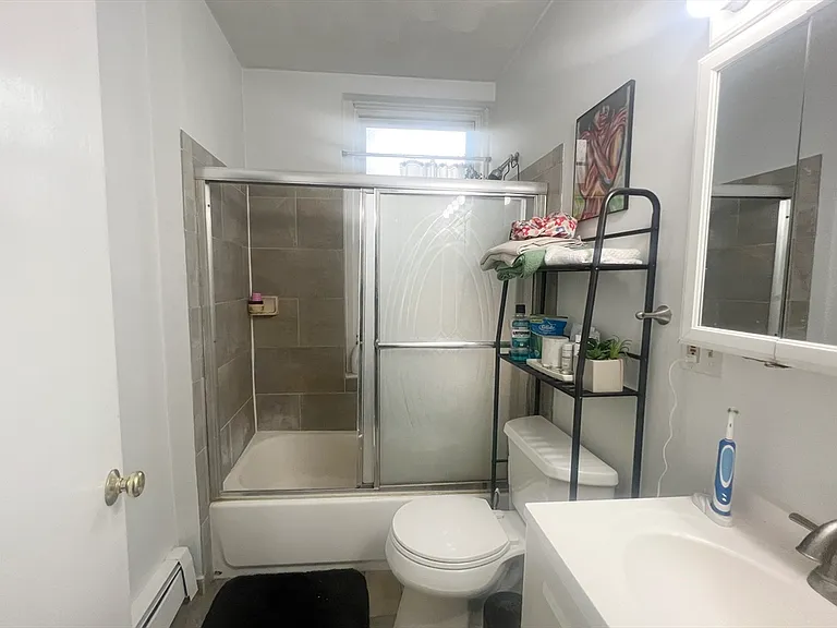 122 London St #2 — Photo 2