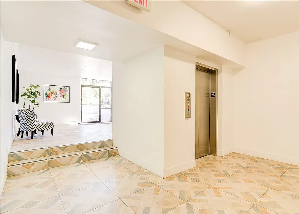 Michigan Apartments — Photo 3