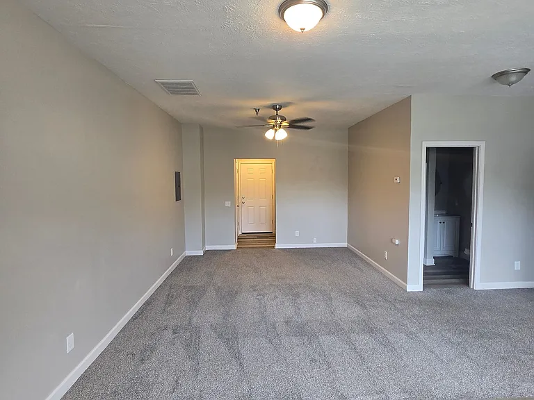 Come Home to Peterson Square Apartments — Photo 16