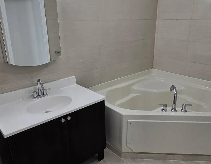 685 W Broadway #7D — Photo 8