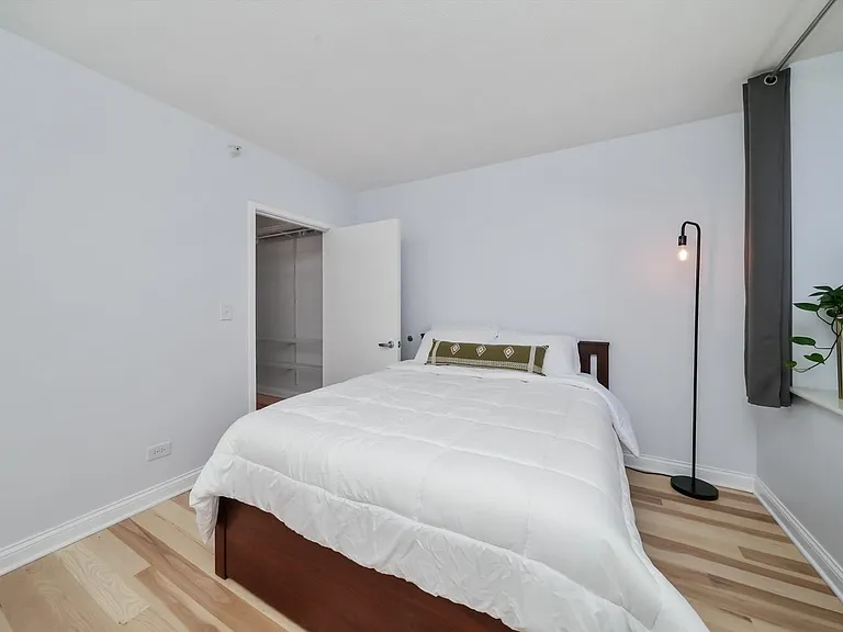 222 N Columbus Dr #407 — Photo 2