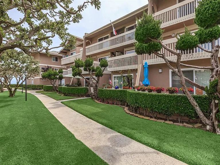 Beachfronter Apartments — Photo 5