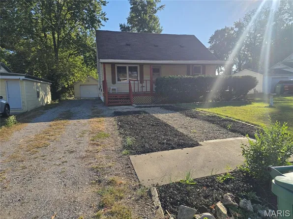 226 W 2nd St, Cahokia, IL 62206