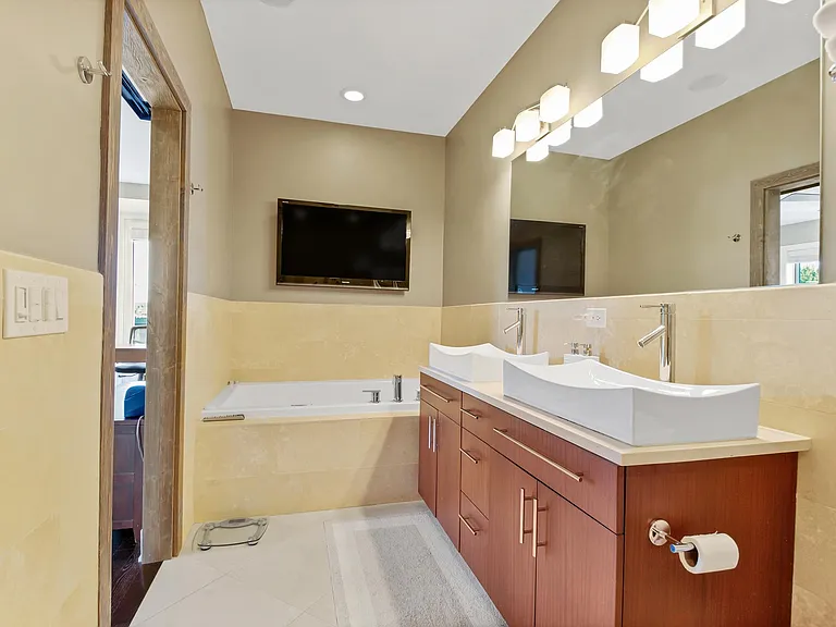 1500 W Huron St #C — Photo 24