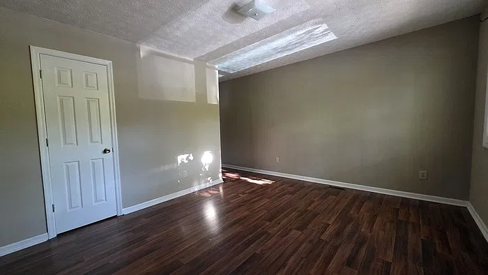 2 bed, 1.5 bath, 1000 sqft, $1,085 — Photo 2
