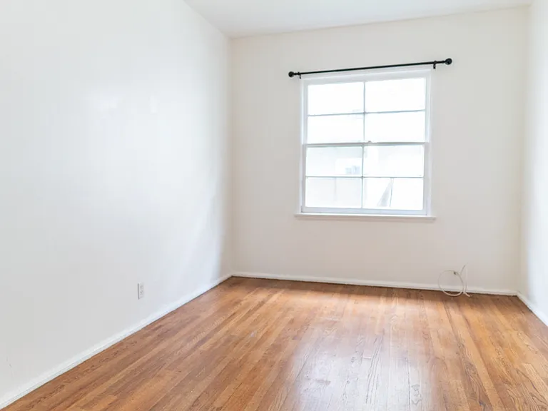 357 S Hoover St #4 — Photo 5