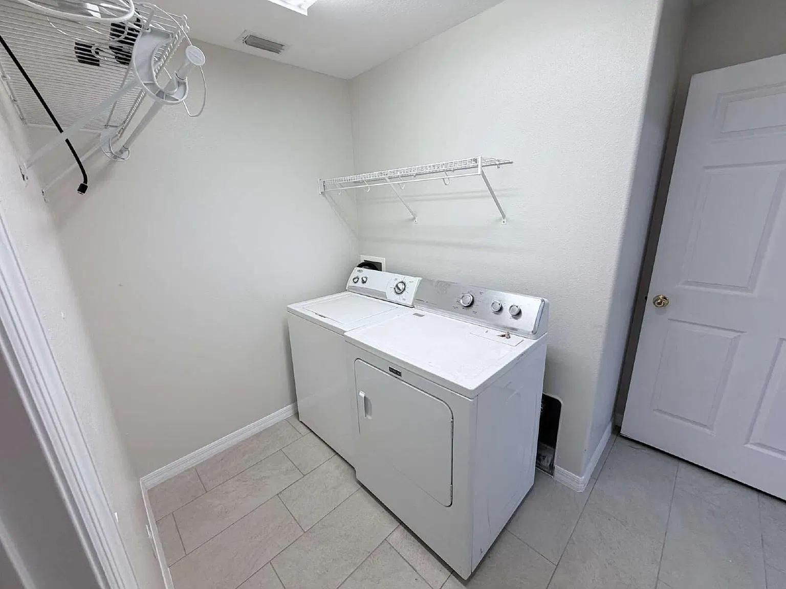 3 bed, 2.0 bath, 1603 sqft, $1,995 — Photo 3