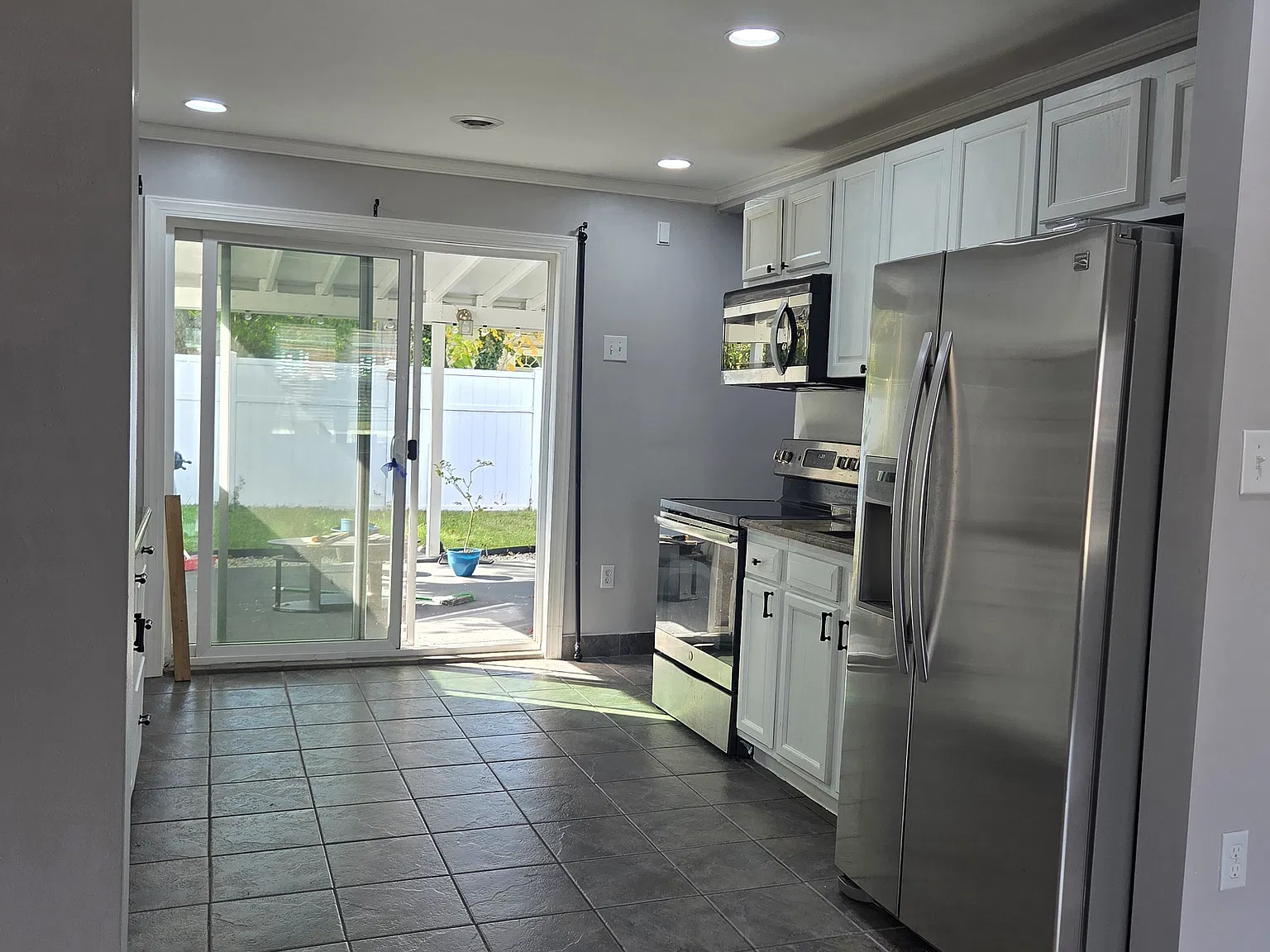3 bed, 1025 sqft, $2,000 — Photo 4